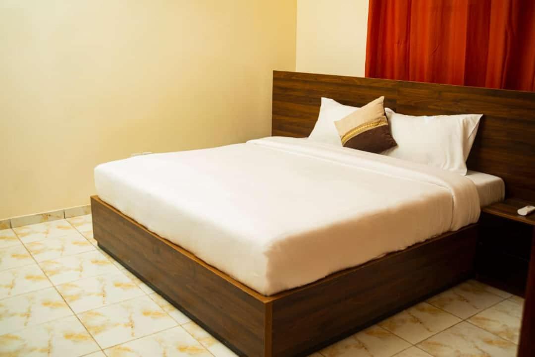 Mokaa Residence Hoteliere Ломе Екстериор снимка