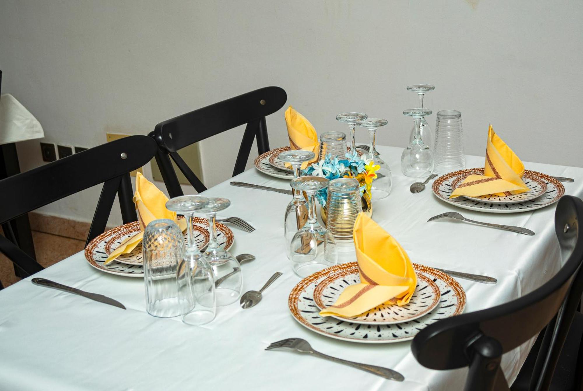 Mokaa Residence Hoteliere Ломе Екстериор снимка